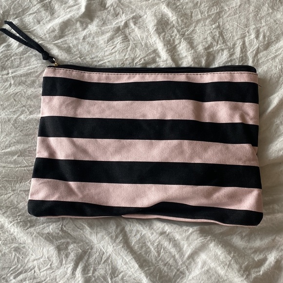 Victoria’s Secret Small Pouch Purse Storage​ - Picture 2 of 2